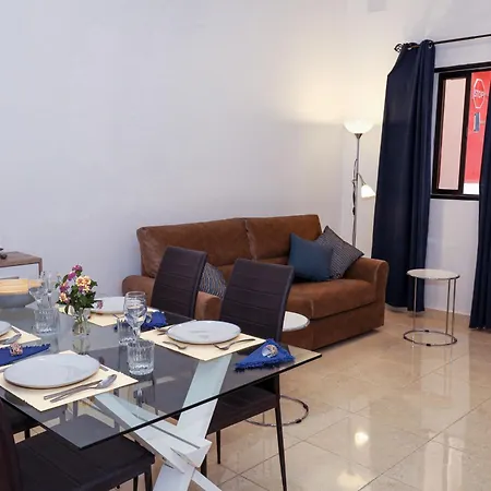 Cozy Escape In Vibrant Apartmán