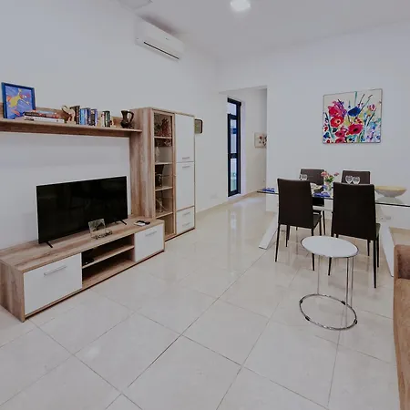 Apartment Cozy Escape In Vibrant
